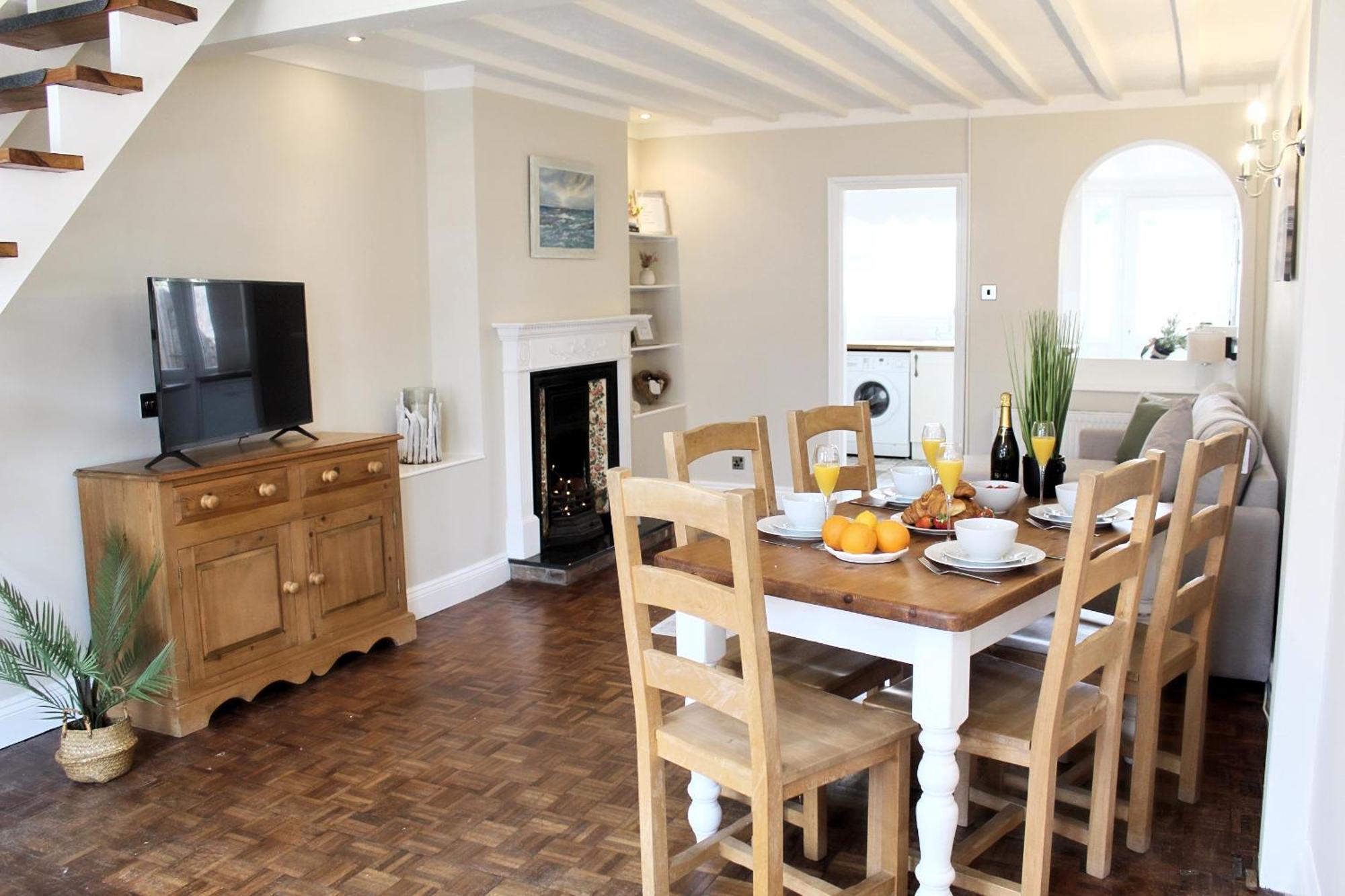 Cosy In Mersea - Walking Distance To And Town *