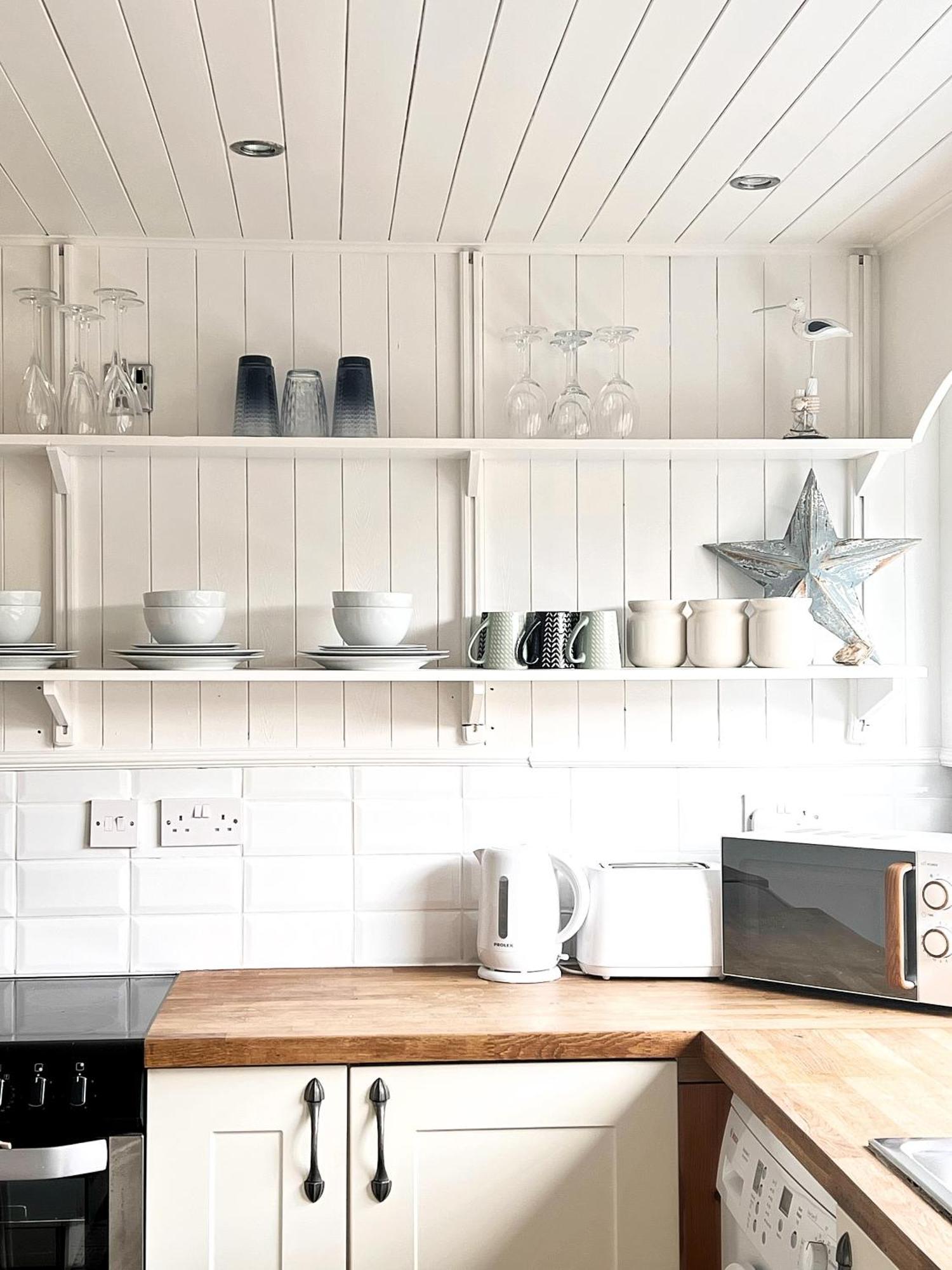 Cosy In Mersea - Walking Distance To And Town