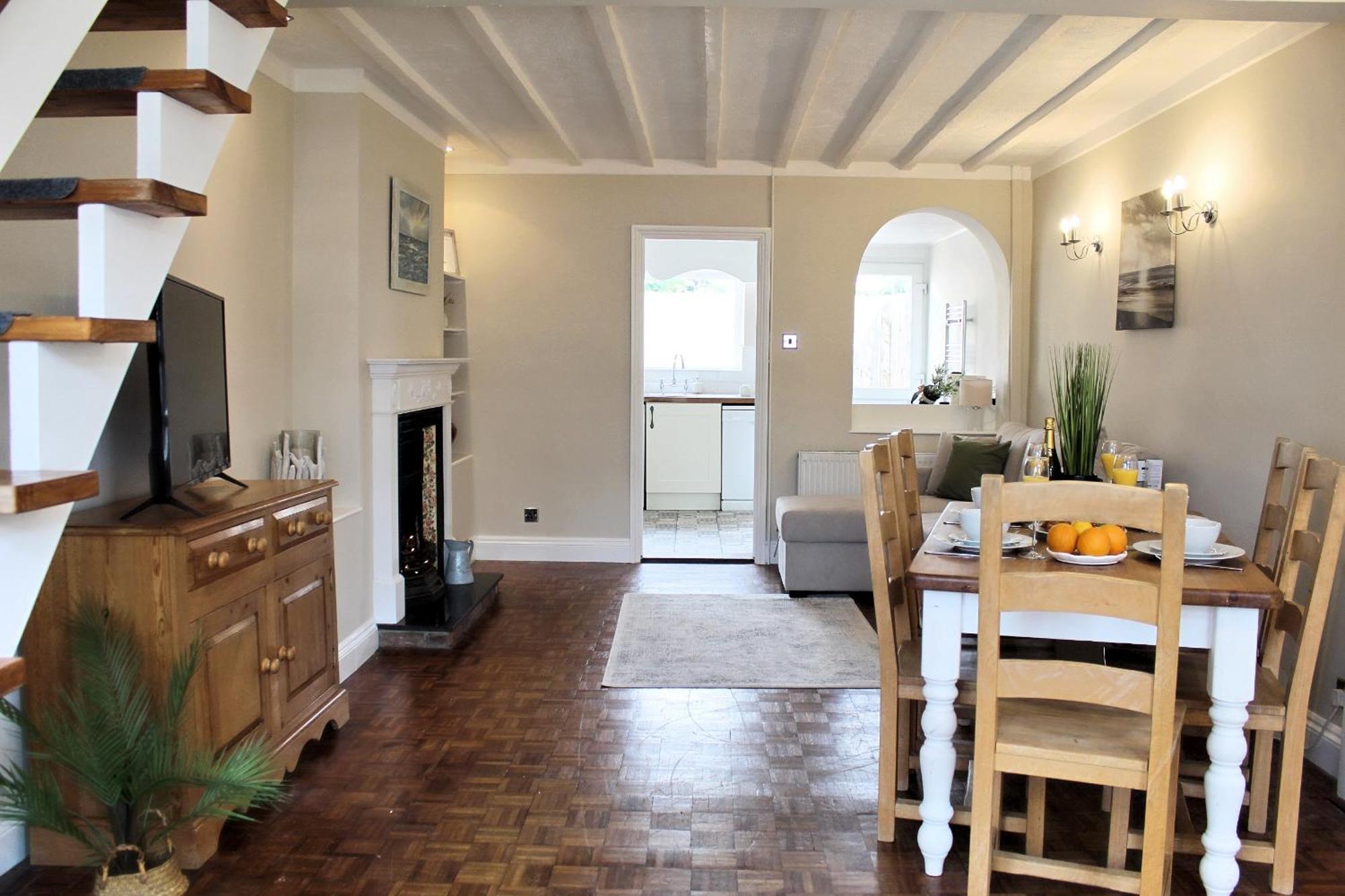 Cosy In Mersea - Walking Distance To And Town